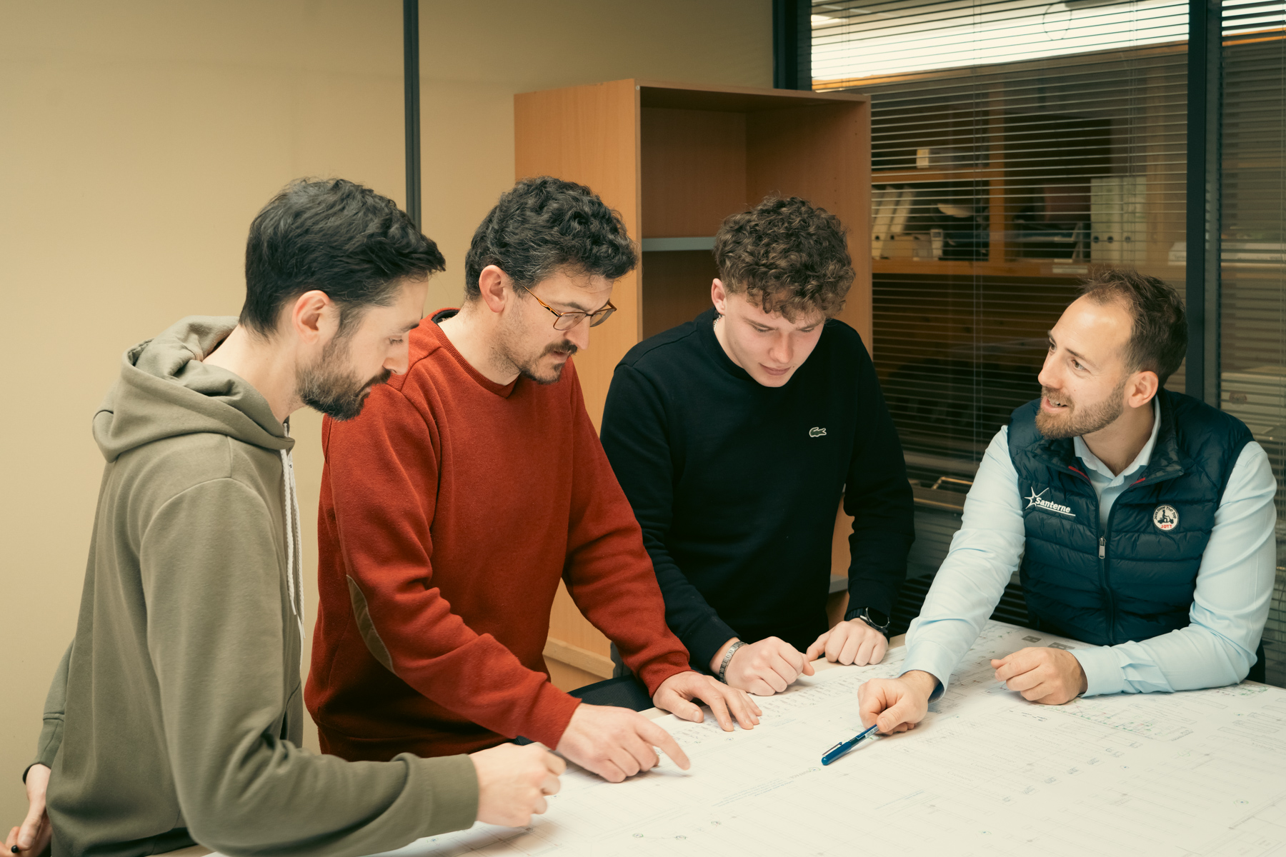 Des collaborateurs de Santerne Surfaces Commerciales