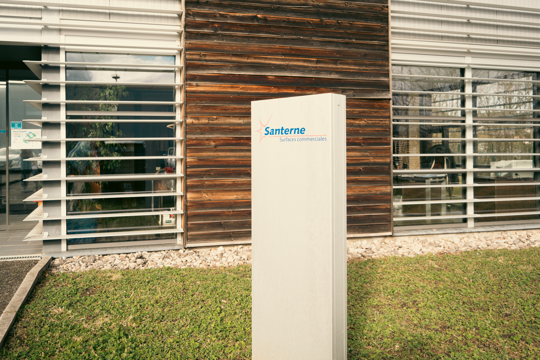 Enseigne de Santerne Surfaces Commerciales